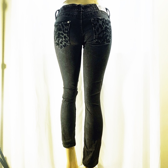 EXPRESS - Picture 6 of 16